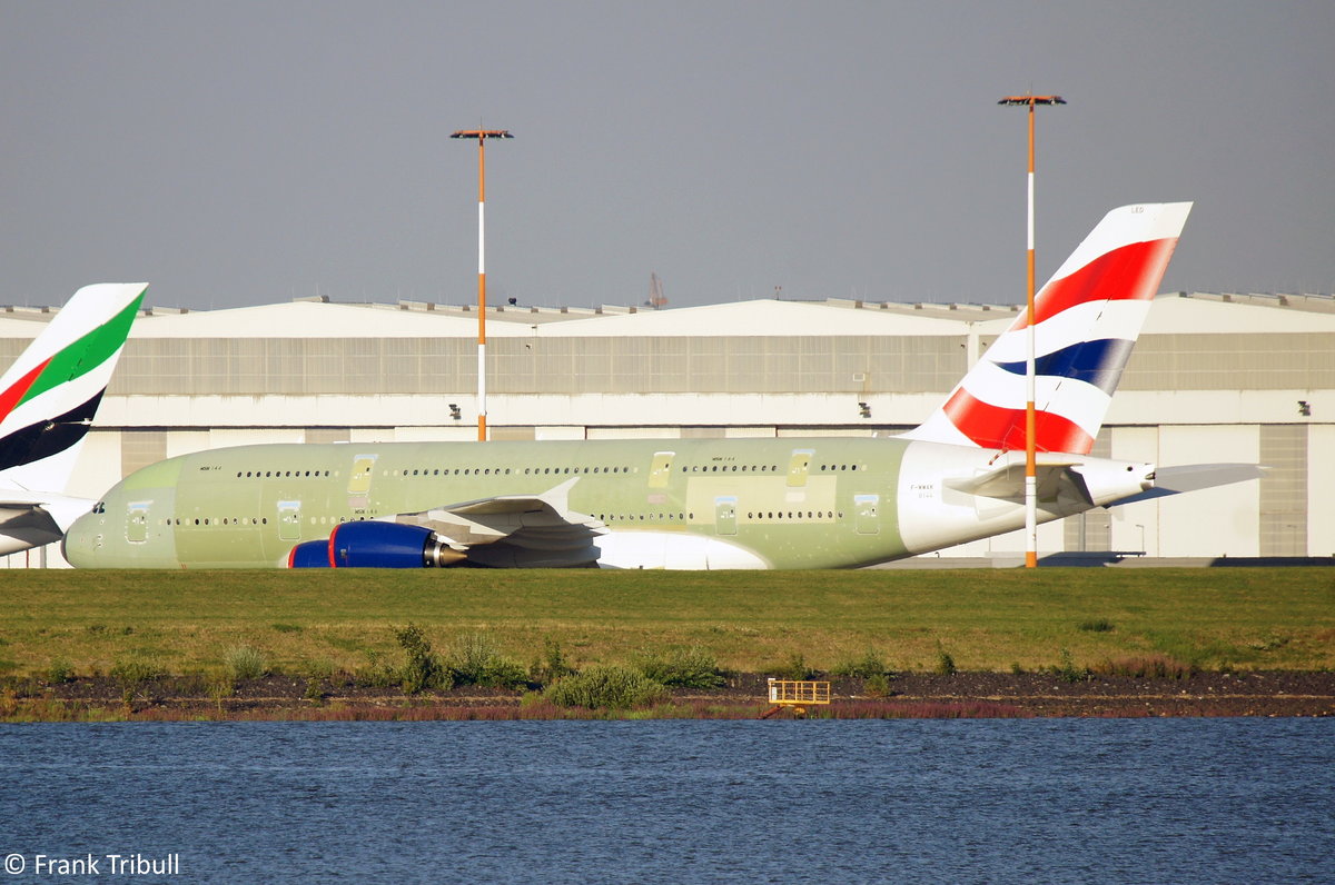 Ein Airbus A380-841 von Air France mit der Testkennung F-WWSK flieg jetzt mit der Kennung G-XLED aufgenommen am 11.08.2013 am Flughafen Hamburg-Finkenwerder