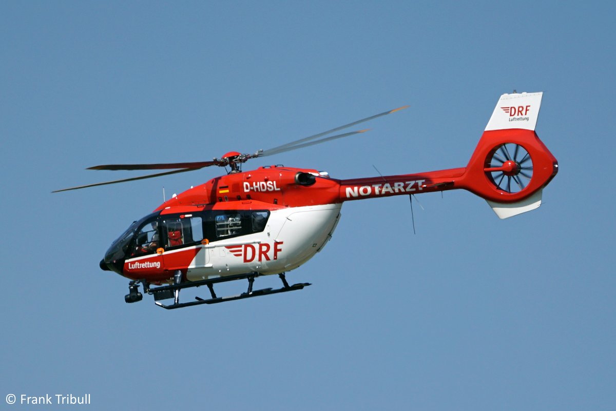 Ein Eurocopter EC-145 Rettungshubschrauber von der Deutsche Rettungsflugwacht DRF mit der Kennung D-HDSL aufgenommen am 26.06.2019 bei Gutmadingen