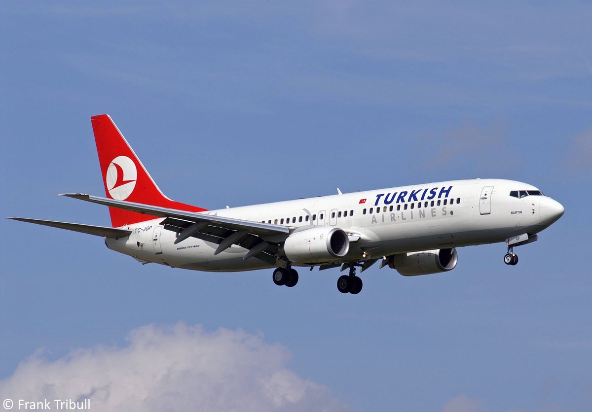 Eine Boeing 737-8F2 / W von Turkish Airlines mit der Kennung TC-JGP (Taufname: Bartin) aufgenommen am 15.09.2007 am ZÃ¼richer Flughafen