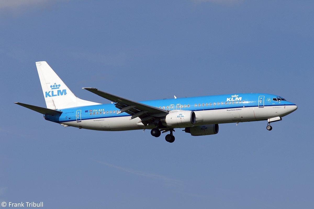 Eine Boeing 737-8K2 von KLM mit der Kennung PH-BXK aufgenommen am 15.09.2007 am ZÃ¼richer Flughafen. 
