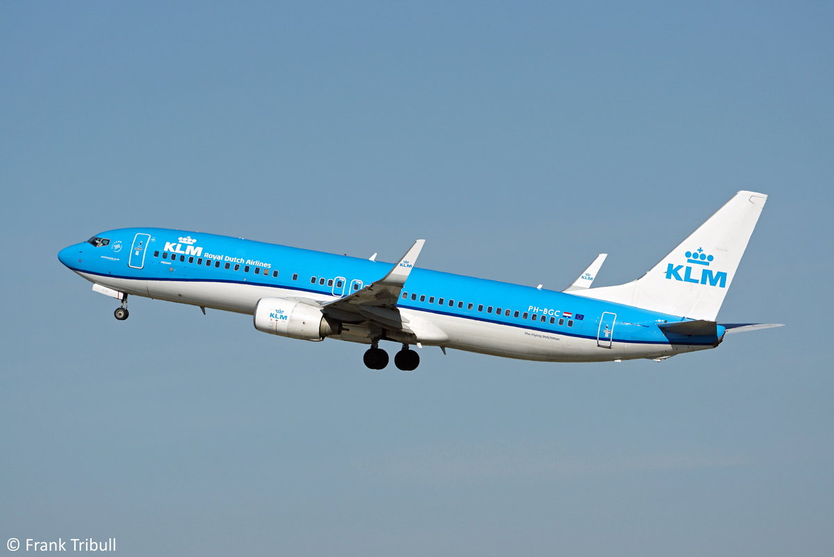 Eine Boeing 737-8K2 von KLM mit der Kennung PH-BGC aufgenommen am 24.02.2019 am Züricher Flughafen