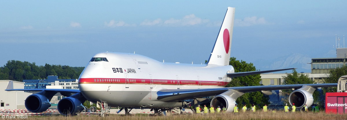 Eine Boeing 747-47C der Japan Air Force mit der Kennung 20-1101 aufgenommen am 21.06.2014 auf dem Flughafen Zürich