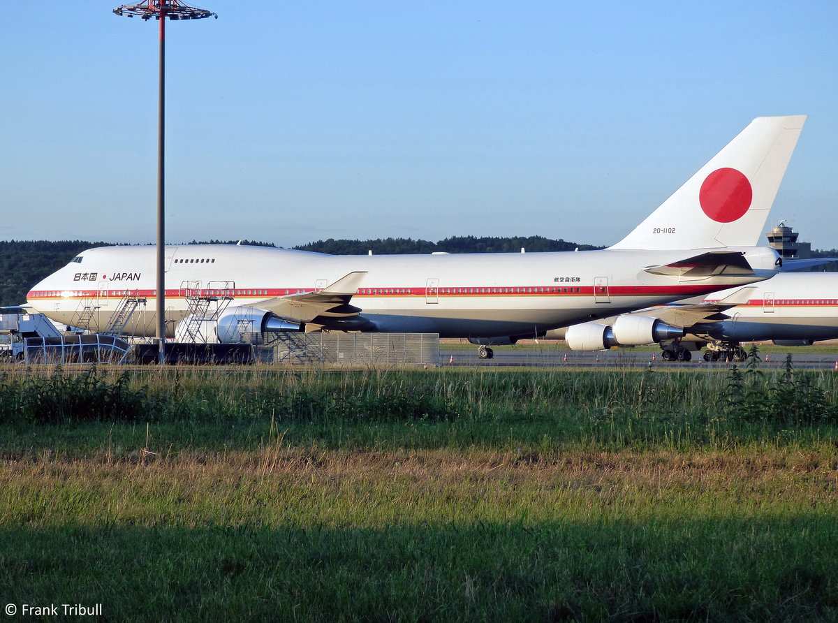 Eine Boeing 747-47C der Japan Air Force mit der Kennung 20-1102 aufgenommen am 21.06.2014 auf dem Flughafen Zürich