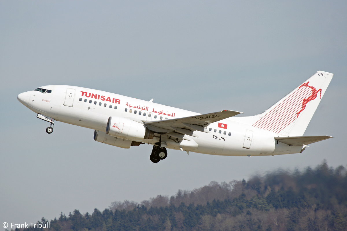 Eine Boeing B737-6H3 von Tunisair mit der Kennung TS-ION aufgenommen am 16.03.2013 am Züricher Flughafen