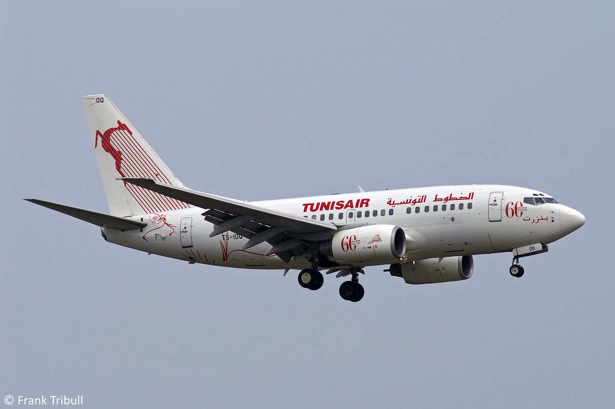 Eine Boeing B737-6H3 von Tunisair mit der Kennung TS-IOQ aufgenommen am 04.04.2009 am Züricher Flughafen