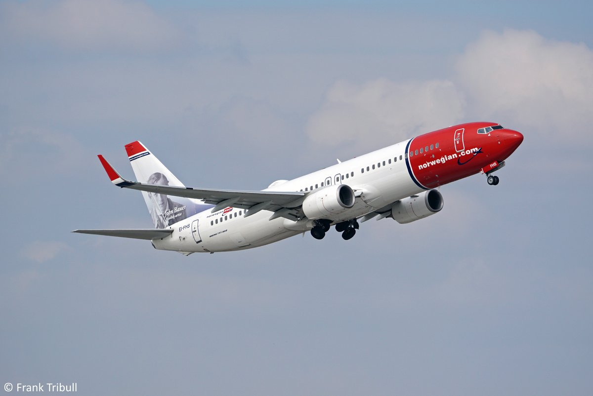 Eine Boeing B737-8JP von Norwegian mit der Kennung EI-FHS aufgenommen am 28.03.2019 am Flughafen München.
