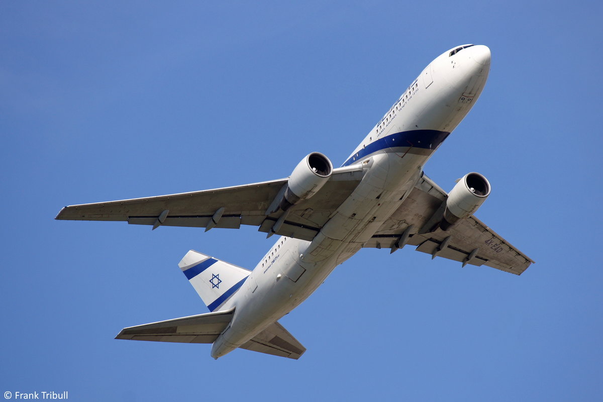 Eine Boeing B767-258(ER) von Al Israel Airlines mit der Kennung 4X-EAD aufgenommen am 03.10.2010 am Züricher Flughafen.