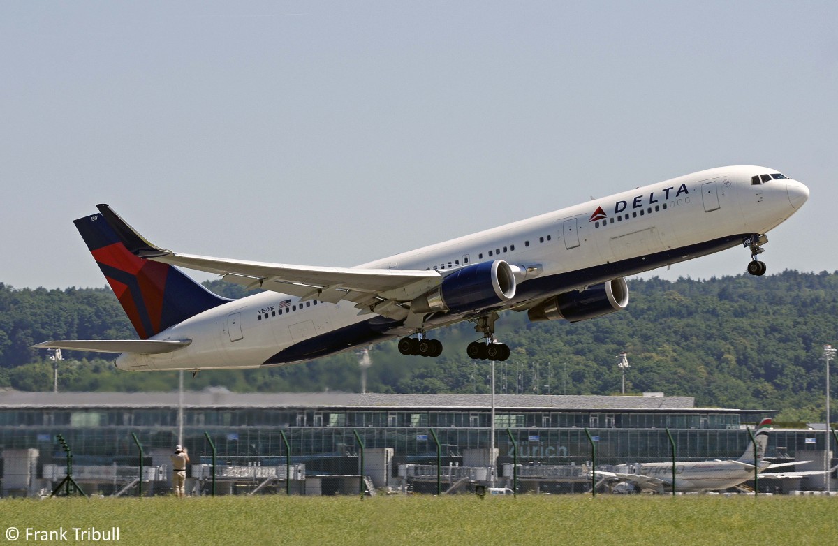 Eine Boeing B767-3P6ER von Delta Air Lines mit der Kennung N1501P aufgenommen am 07.06.2014 auf dem Flughafen ZÃ¼rich 