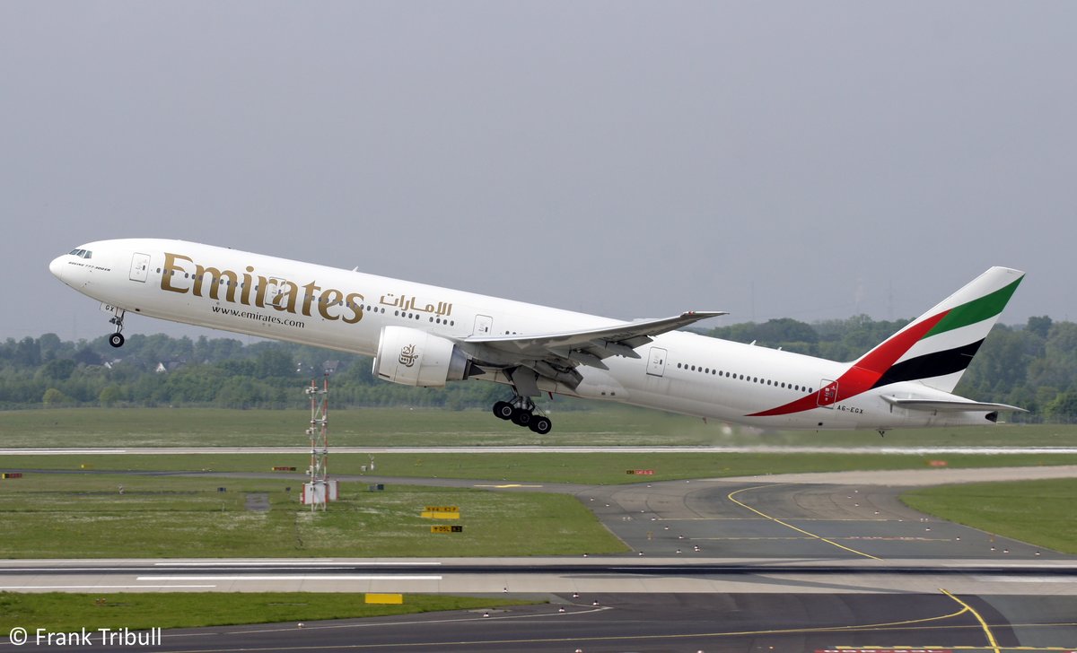 Eine Boeing B777-31HER von Emirates Airline mit der Kennung A6-EGX aufgenommen am 01.05.2014 am Flughafen DÃ¼sseldorf