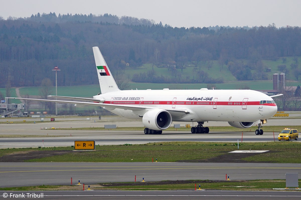 Eine Boeing B777-35R(ER) von United Arab Emirates (Dubai Air Wing) mit der Kennung A6-SIL aufgenommen  am 27.01.2018 auf dem Flughafen ZÃ¼rich.