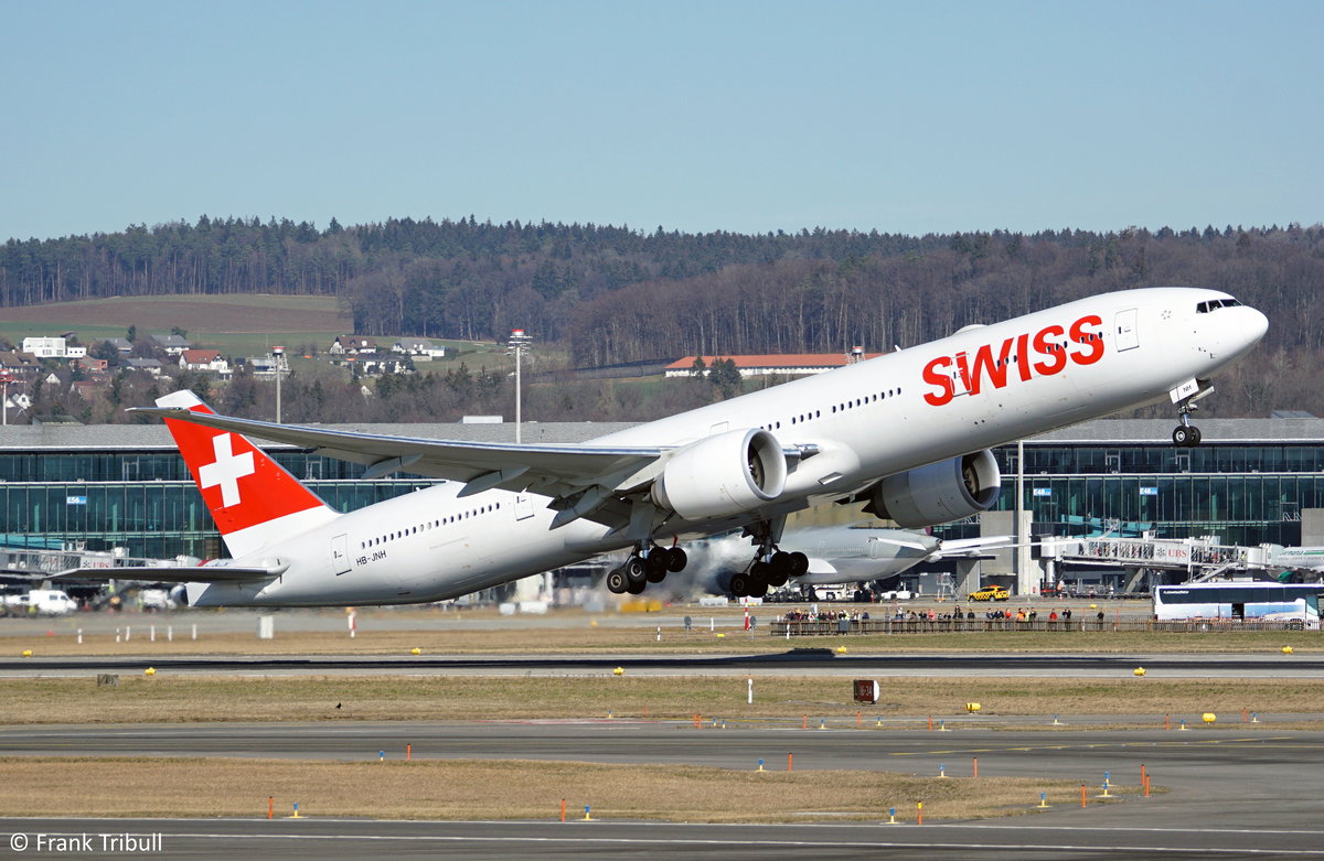 Eine Boeing B777-3DE(ER) von Swiss mit der Kennung HB-JNH aufgenommen am 24.02.2019 am Flughafen Zürich