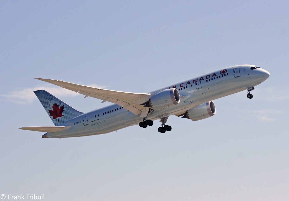 Eine Boeing B787-8  DREAMLINER  von Air Canada mit der Kennung C-GHPQ aufgenommen am 07.06.2014 am Flughafen ZÃ¼rich 