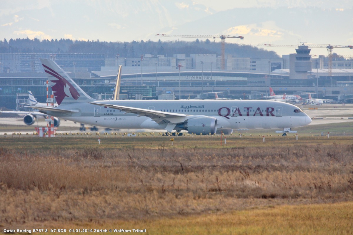 Eine Boeing B787-8  DREAMLINER  von QATAR AIRWAYS mit der Kennung A7-BCB aufgenommen am 01.01.2014 am Flughafen Zürich