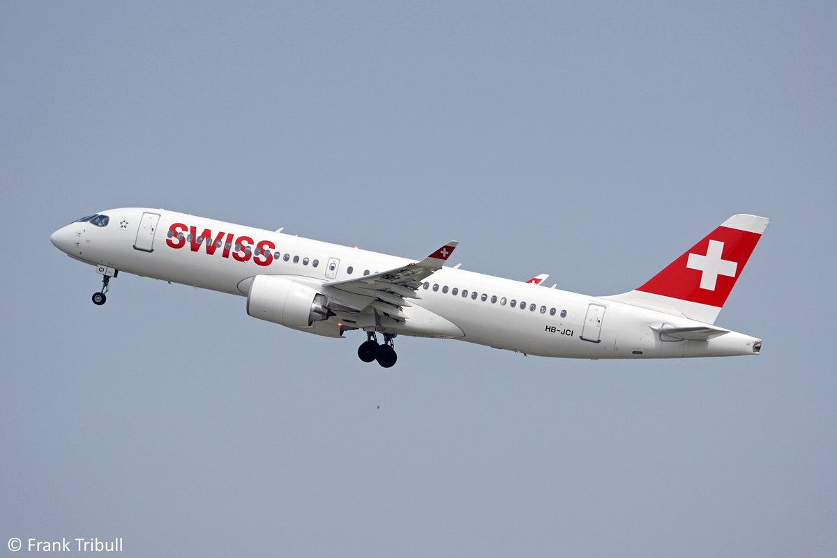 Eine Bombardier CS300 von Swiss mit der Kennung HB-JCI aufgenommen am 22.04.2018 auf dem Flughafen ZÃ¼rich