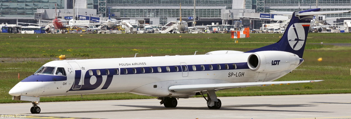 Eine EMBRAER ERJ-145MP von Polish Airlines mit der Kennung SP-LGH aufgenommen am 22.05.2010 auf dem Flughafen Frankfurt am Main