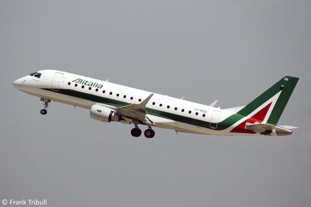 Eine EMBRAER ERJ-175STD (170-200) von Alitalia Cityliner mit der Kennung EI-RDA aufgenommen am 07.06.2014 auf dem Flughafen ZÃ¼rich 