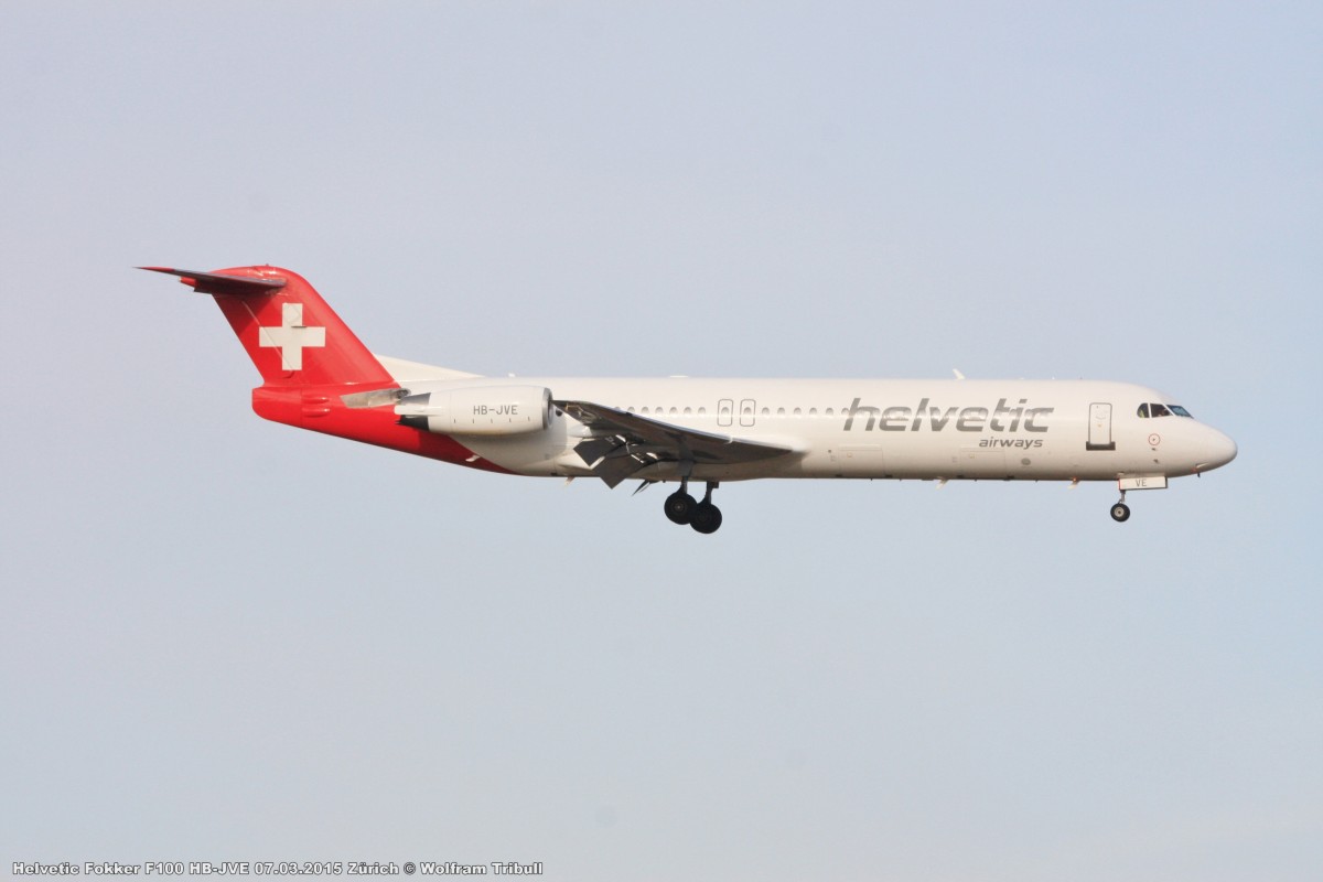Eine Fokker 100 von HELVETIC AIRWAYS mit der Kennung HB-JVE aufgenommen am 07.03.2015 auf dem Flughafen ZÃ¼rich