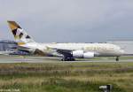 Ein Airbus A380-861 von Etihad Airways mit der Test Reg.: F-WWAZ Fliegt jetzt mit der Kennung A6-APD aufgenommen am 27.07.15 am Flughafen Hamburg-Finkenwerder