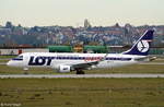Eine EMBRAER ERJ-175LR von LOT Polish Airlines mit der Kennung SP-LII aufgenommen am 02.11.18 auf dem Flughafen Stuttgart