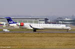 Eine Bombardier CRJ-900 von Scandinavian Airlines (SAS) mit der Kennung EI-FPK aufgenommen am 08.02.2018 am Flughafen Stuttgart