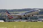 n350an/351972/eine-boeing-b767-323er-von-american-airlines Eine Boeing B767-323ER von American Airlines mit der Kennung N350AN aufgenommen am 07.06.2014 auf dem Flughafen Zürich 